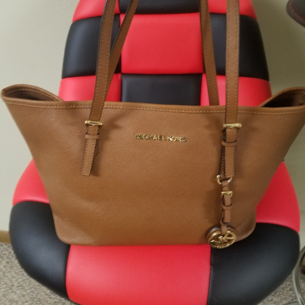 Micheal Kors purse